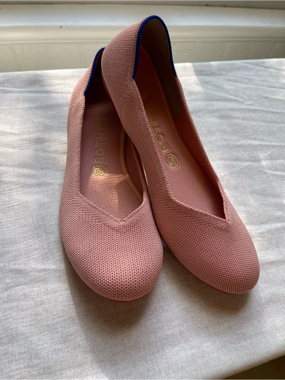 Rothy's Coral Pink Knit Round Toe Ballet Flats with Navy Heel Trim Sz 9 EUC